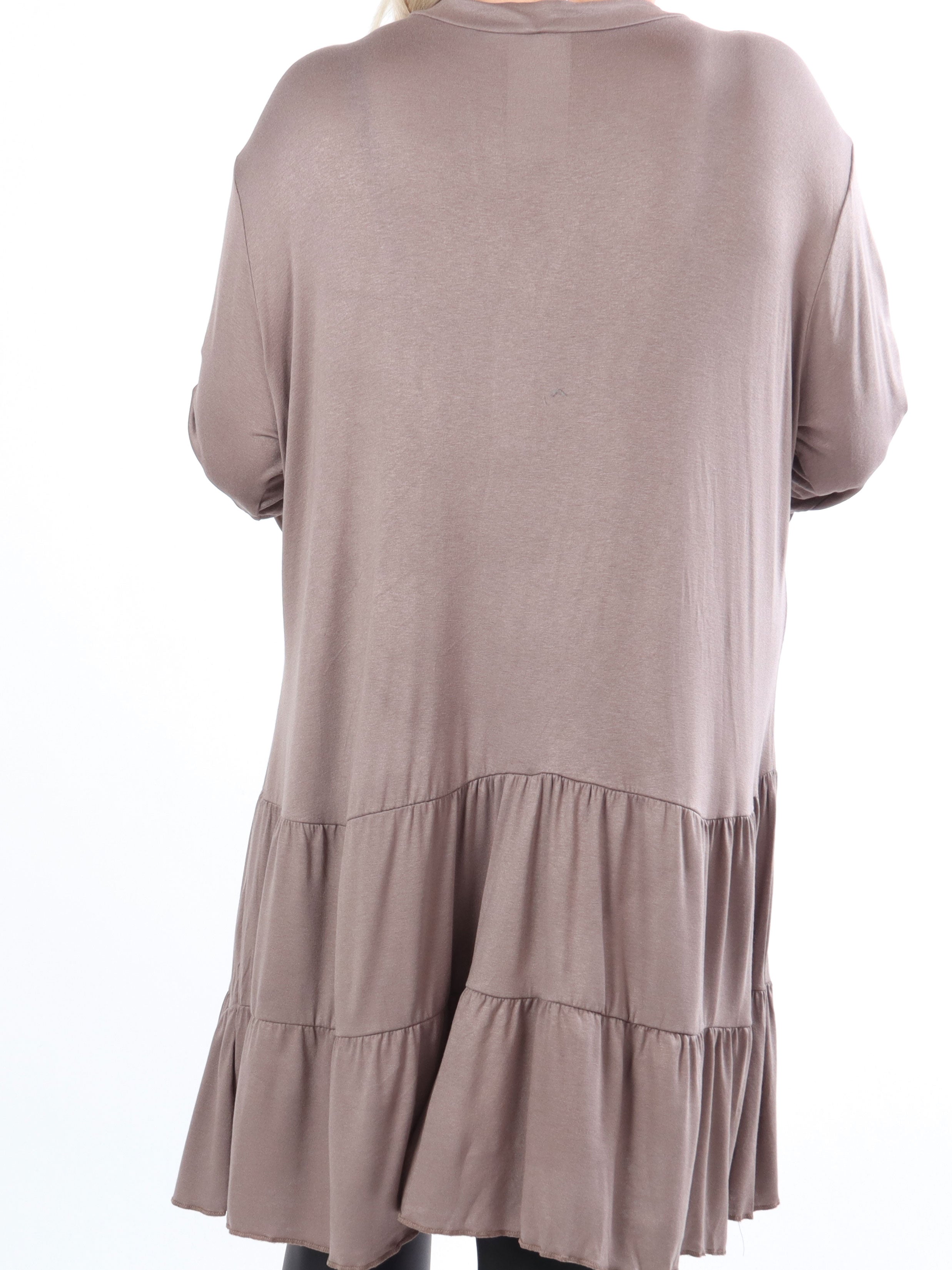 Pauline Plain - Plus size klänning med v-ringning och liten volangkjol